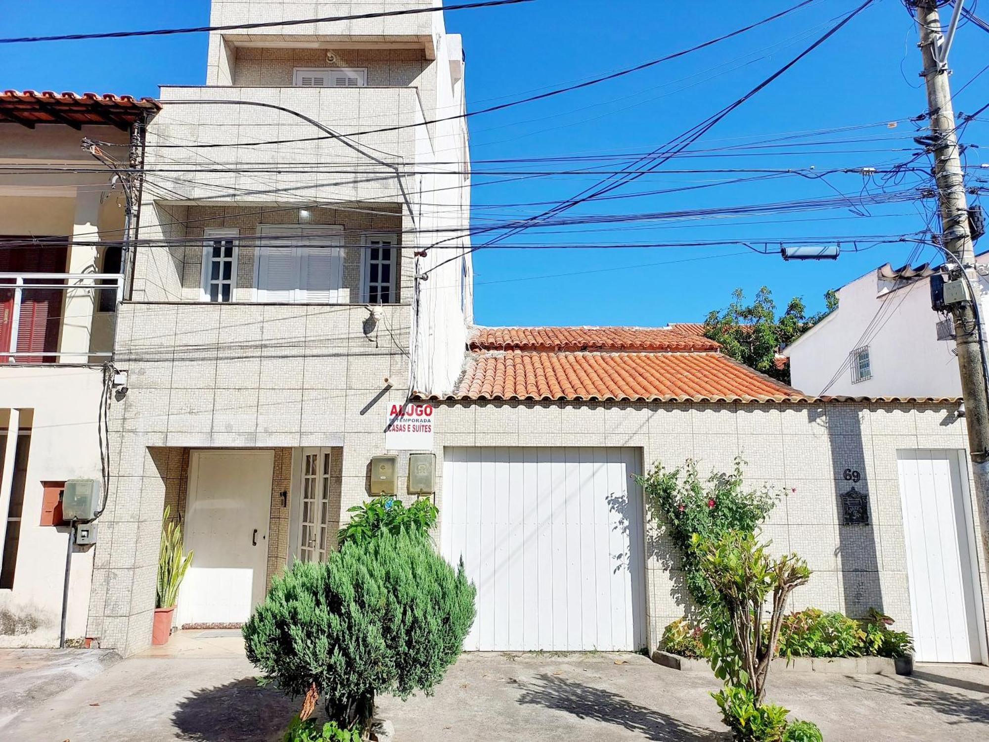 Familia Com Cozinha Tv E Ar Condicionado Apartamento